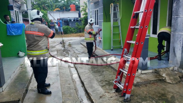 Diduga Korsleting Listrik, 1 Rumah di Satimpo Nyaris Ludes Terbakar