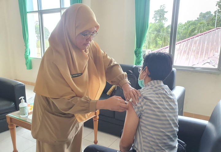 Rutin Tiap 5 Tahun, 100 Nakes RSUD Bontang Mendapat Vaksinasi Hepatitis B 