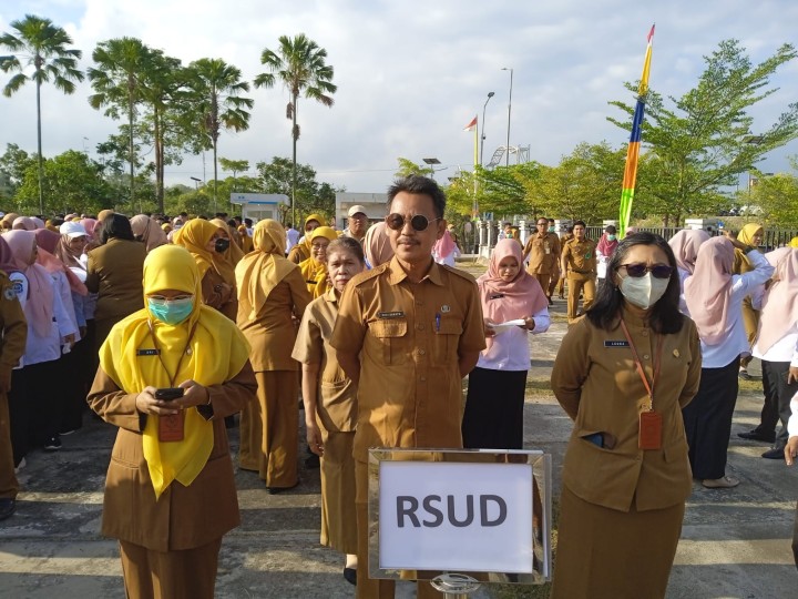 Wujudkan Pelayanan Prima,  Manajemen RSUD Bontang Hadir Apel Pagi dan Halal Bihalal Idul Fitri 2024