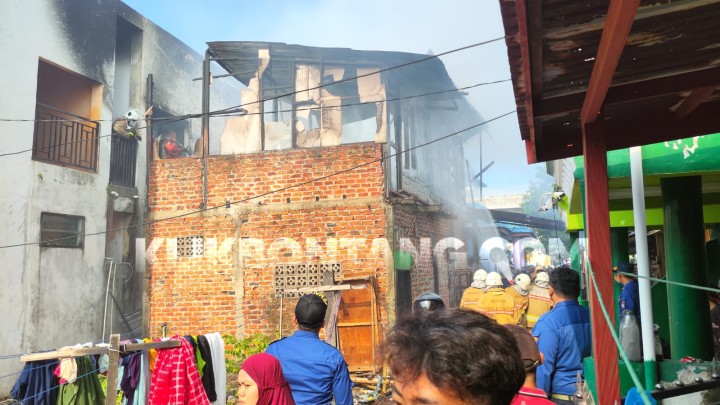 Rumah Produksi Bumbu Masak di Rawa Indah Terbakar, Lantai 2 Bangunan Ludes