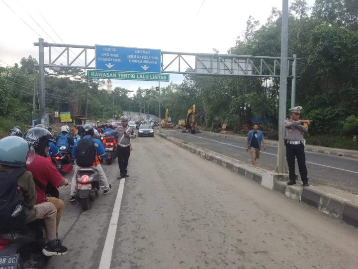 Ban Pecah saat Melintas di Proyek Jalan Cipto Mangunkusumo, Polisi Diturunkan Atur Lalin