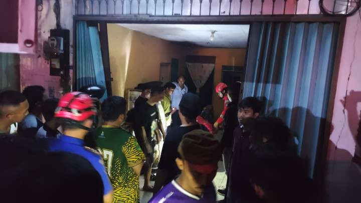 Kebakaran di Depan Aini Rasyfa Bontang , Lansia Berhasil Diselamatkan