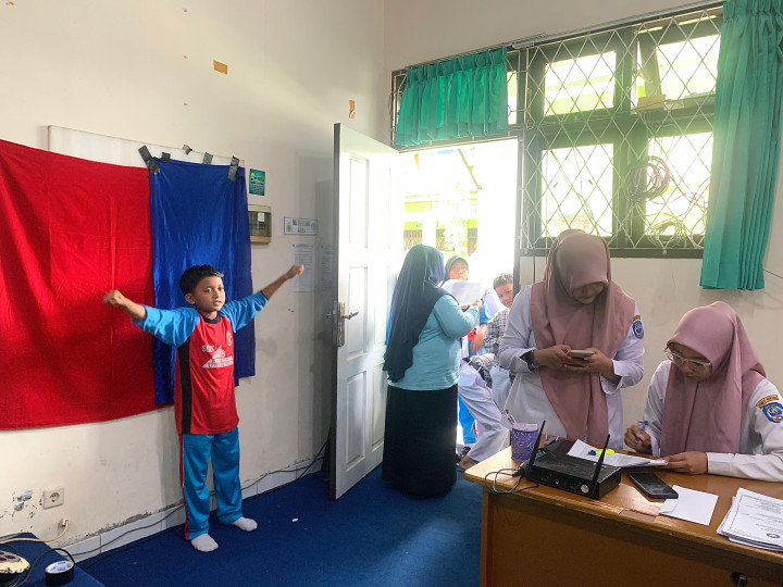 Kecamatan Bontang Utara Fasilitasi Disdukcapil Lakukan Perekaman KIA ke Sekolah-sekolah