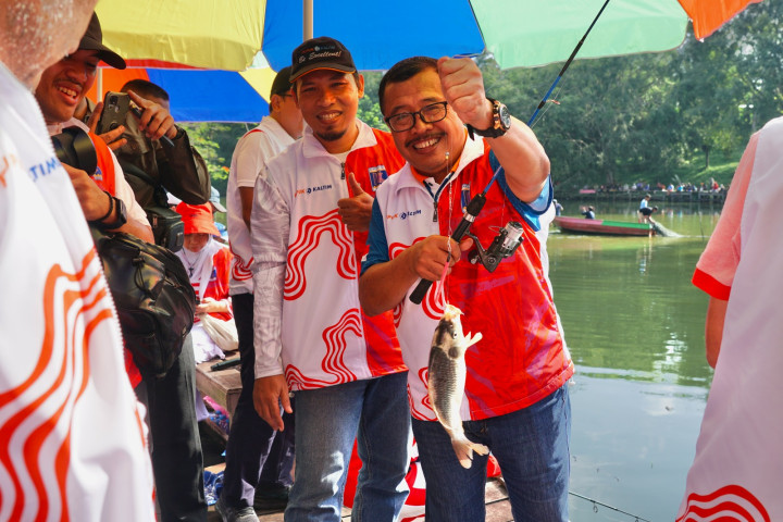 Meriahkan HUT RI Ke-79, Pupuk Kaltim Gelar Mancing Mania dan Pesta Rakyat Bagi Warga Bontang