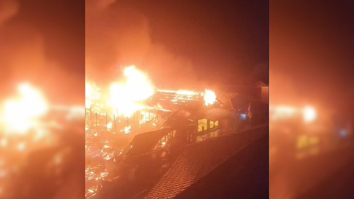 Pasar Sangkulirang Kutim Terbakar Dini Hari Ini, Kios Ludes