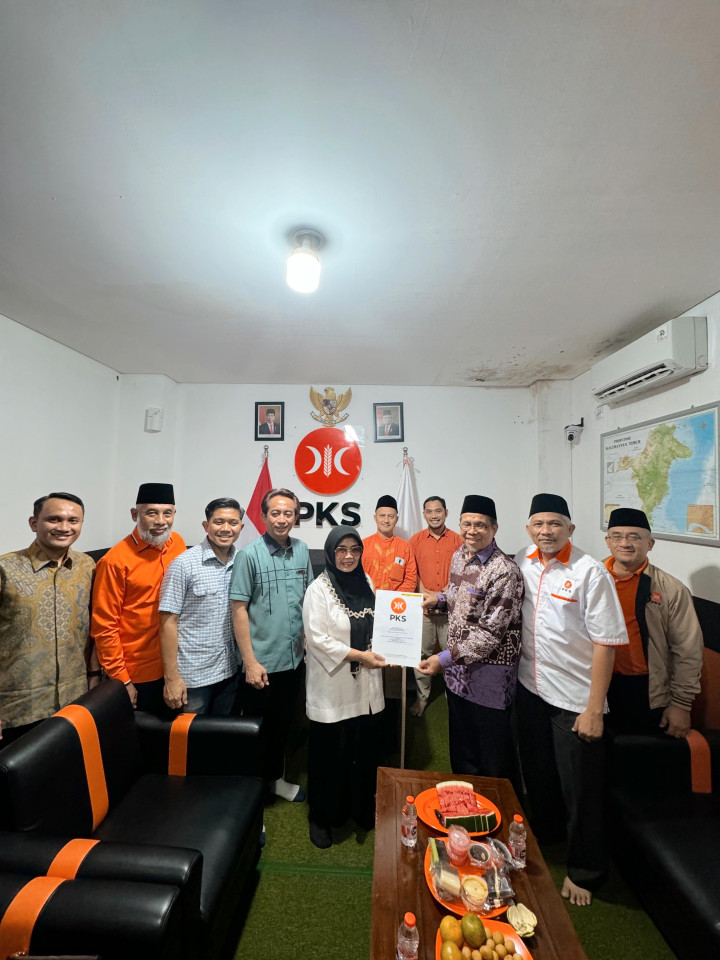 PKS dan Gerindra Resmi Serahkan SK Dukungan untuk Neni - Agus Haris