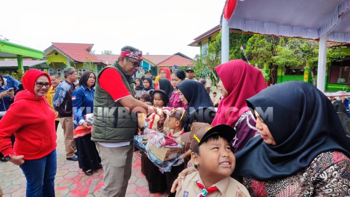 Seragam Gratis Dibagikan Hanya untuk Murid Baru, Bambang : Batik Baru untuk Semua