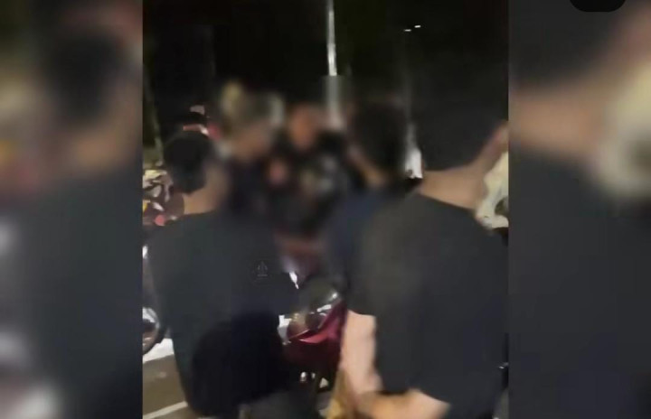 Warga Lempari Batu ke Pembalap Liar di Gunung Sari