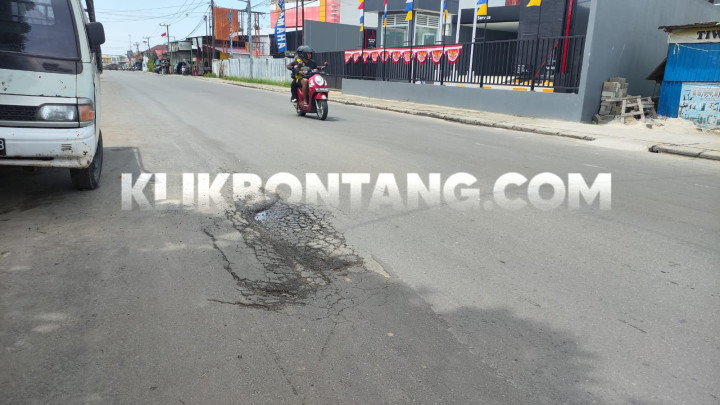 Baru Diaspal 2 Bulan, Jalan Ir Juanda Bukit Indah Mulai Mengelupas di Titik Ini