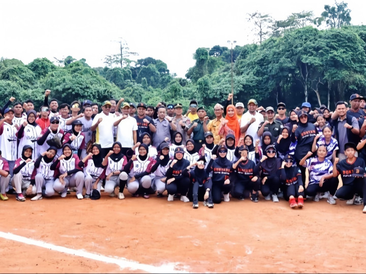 Dispoparekraf Bontang Support Tim Softball yang Berlaga di Kejuprov Kaltim
