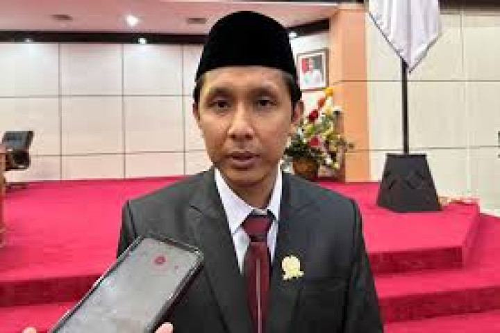Nestapa Guru di Pulau Selangan, Tumpangi Perahu Kecil demi Mengajar
