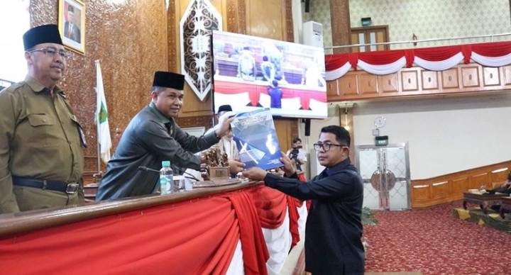 Sampaikan Pandangannya Terhadap 2 Raperda, Fraksi Demokrat Berikan Sejumlah Catatan
