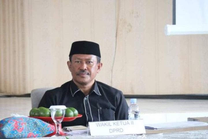 Tegas! Arfan Minta Pemkab Tertibkan Pengendara yang Gunakan Bahu Jalan untuk Antre BBM