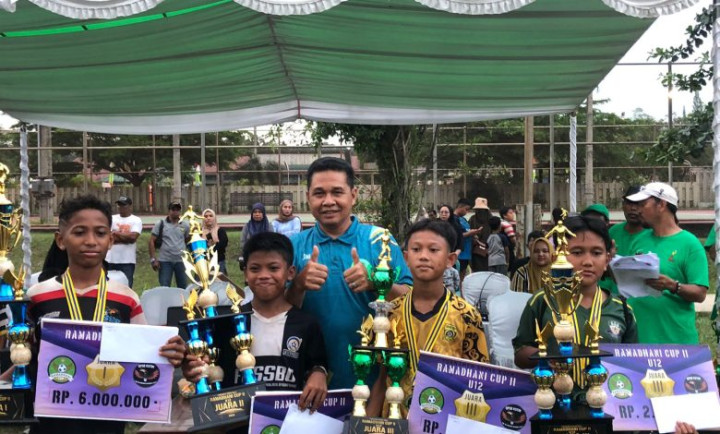 Tutup Turnamen Sepak Bola Usia Dini Ramadhani Cup II, Ketua DPRD Kutim: Bisa Dicontoh Dewan Lain