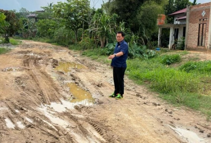 Roni Desak Pemkot Bontang Semenisasi Jalan Utama ke Masdarling