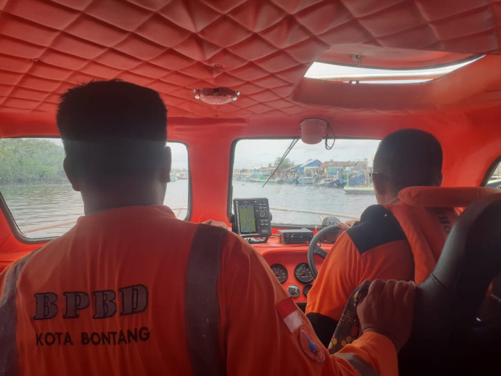 Hingga Sore Hari Petugas Belum Temukan Korban Kapal Tenggelam, Pencarian Dilanjutkan Besok