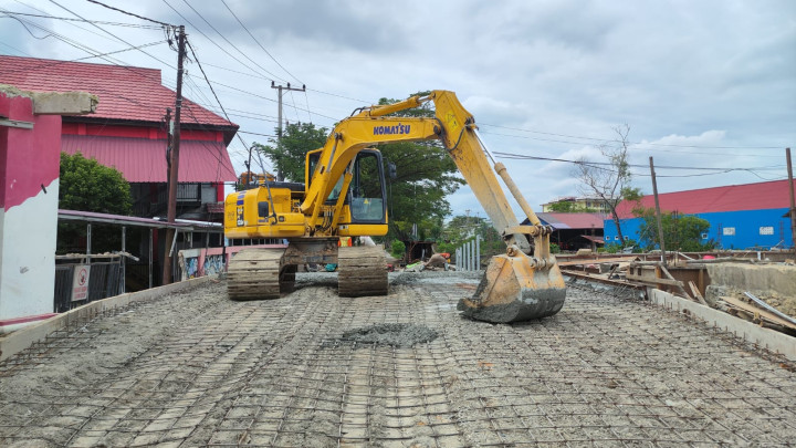 Proyek Jembatan di SMPN 7 Dipastikan Molor dari Jadwal, Kontraktor Didenda Rp 4,9 Juta Per Hari, Pintu Masuk Sekolah Dipindah