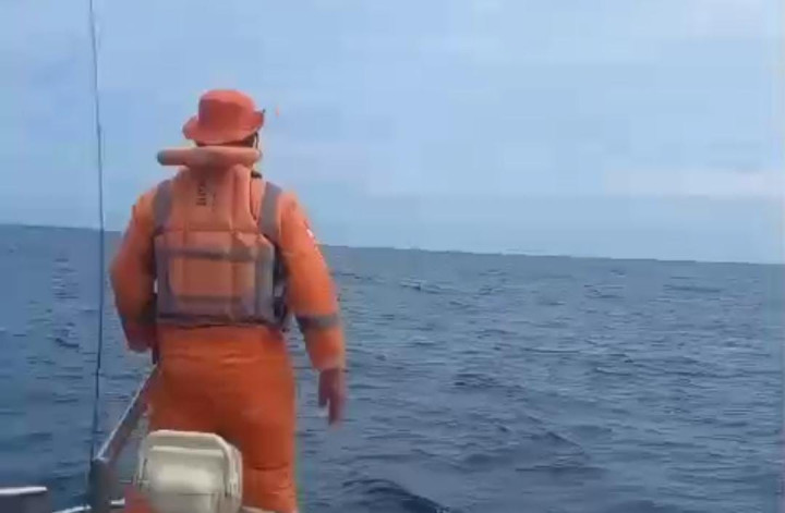 Tenda Kapal yang Terbalik Ditemukan, Pencarian Korban Hilang Diperluas ke Teluk Kaba Kutim