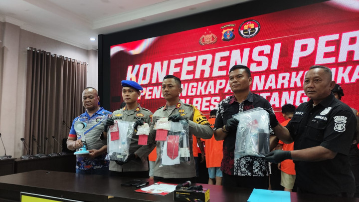 Tangkapan Jumbo! 2 Pengendar Dibekuk di Tanjung Laut Indah, 79 Poket Sabu Siap Edar Disita