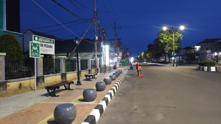 Warga Keluhkan Fasilitas Trotoar Ahmad Yani Tanpa Tempat Sampah