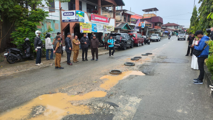 Faisal Semprot Dinas PUPR Bontang; Dianggap Lalai Tak Anggarkan Perbaikan Jalan Rusak di Loktuan