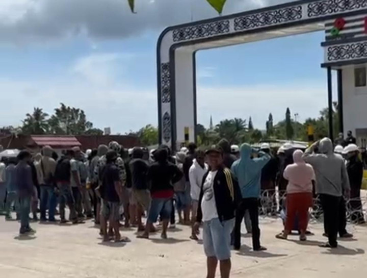 Nelayan Kerang Dara Kembali Blokade Pertamina Hulu Sanga-Sanga; Tuntut Ganti Rugi Pencemaran