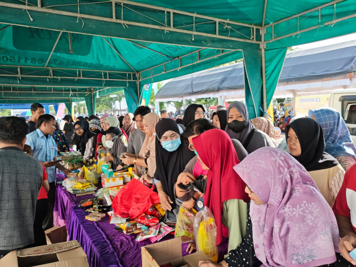 30 Menit Dibuka, Sudah 380 Warga Bontang Mengantre Beli Beras Harga Rp60 Ribu Per 5 Kilogram