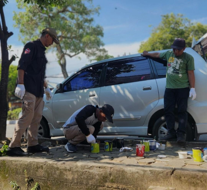 31 OPD Gotong Royong Cat Median Jalan, Kelurahan Guntung Ambil Bagian di Segmen 5