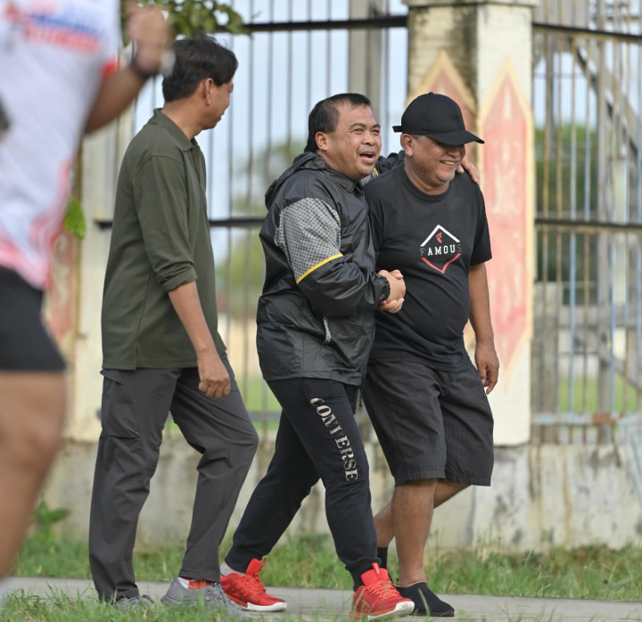 Monitoring Ala Agus Haris; Olahraga Sekaligus Tinjau Fasilitas Rusak di Stadion Lang-Lang