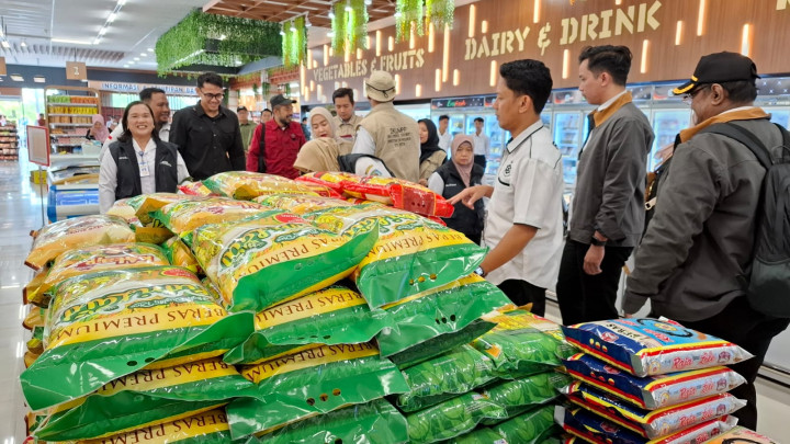 Satgas Pangan Kembali Sidak Minimarket Cari Beras Oplosan; Stok Alami Penurunan