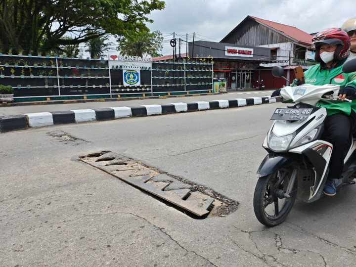 Besi Jembatan di Ahmad Yani Bontang Terangkat Lagi, Bahayakan Pengendara 