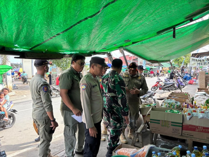 Dilaksanakan Besok Pagi; Pemkot Libatkan TNI dan Polri Tertibkan Lapak di atas Trotoar Pasar Rawa Indah