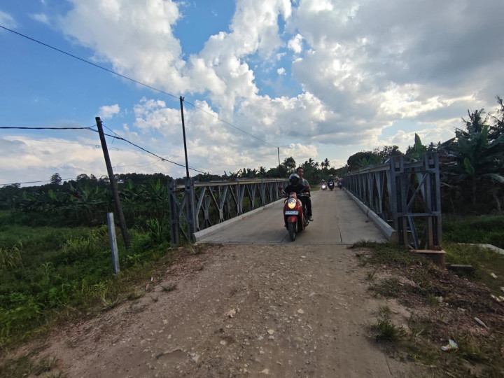 Gubernur Kaltim Datang ke Sidrap; Jalan Tiba-tiba Pengerasan, Jembatan Kayu Berganti Besi