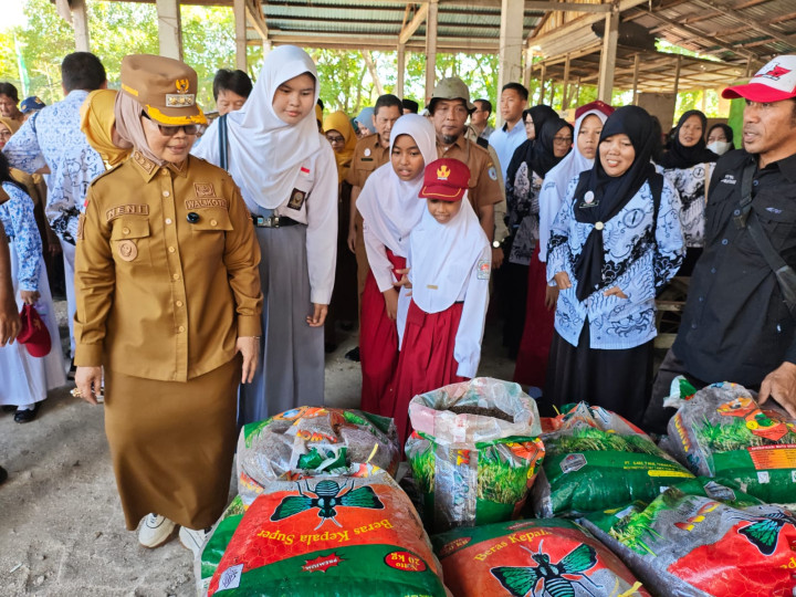 Terobosan Neni di Bidang Kebersihan; Merdeka Sampah Mulai dari Sekolah