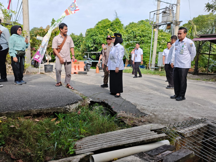 Tinjau ke Lapangan, Wali Kota Neni Instruksikan Perbaikan Jalan Longsor di BSD