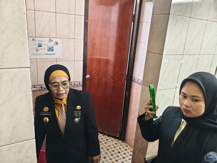 Wali Kota Neni Kesal Jelang Rapat Paripurna; Toilet Jorok, Lantai Kotor