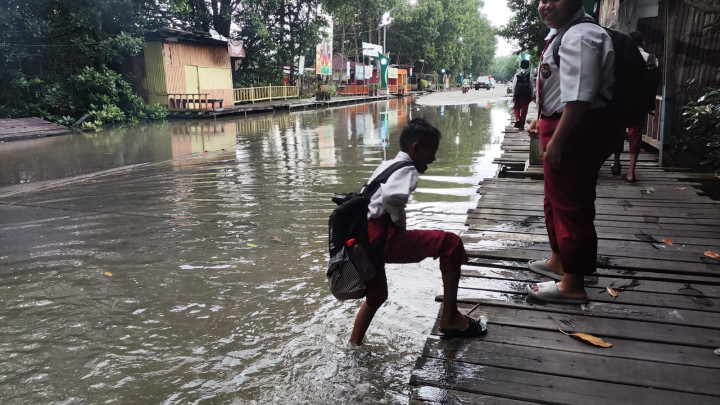 Selama 3 Hari, Pagi dan Sore Jalan Utama Bontang Kuala Terendam Banjir Rob