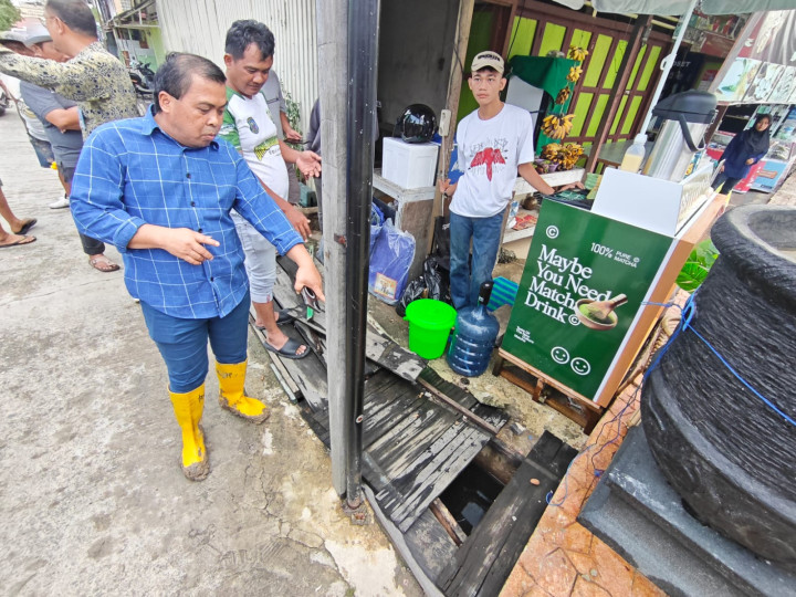 Wawali Sidak Rumah Warga yang Kebanjiran di RS Tipe D; Didapati Sengaja Ditutup Demi Ternak Lele
