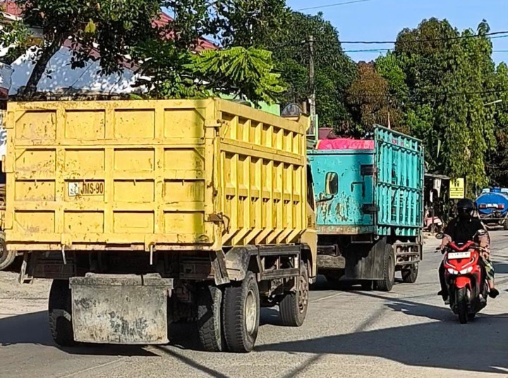 Aktivitas Truk Material di Tanjung Laut Indah Dikeluhkan Warga, Berdebu dan Sering Melaju Kencang