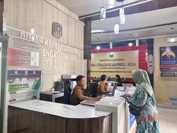 Lewat Layanan “Seven In One”, Sekali Proses Warga Bontang Dapat 7 Dokumen Sekaligus