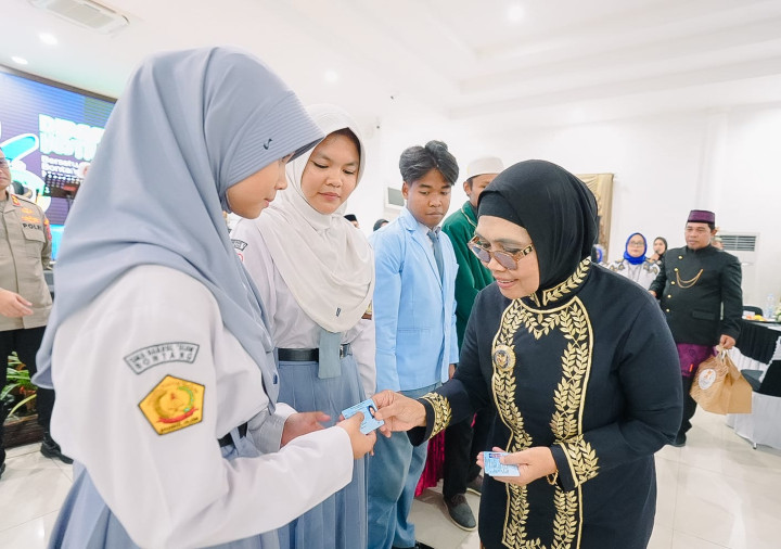 Program Tahunan Disdukcapil untuk Pelajar, Kadoku KTP-el Sweet Seventeen Dibagikan Tiap HUT Kota Bontang