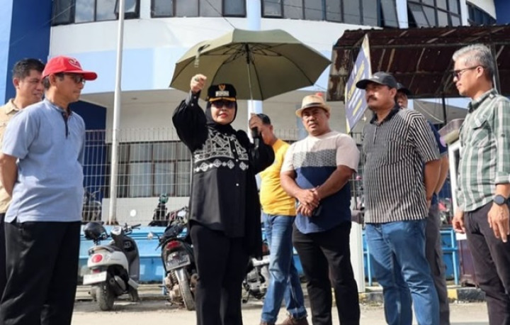 Sampah Berserakan di Pelabuhan Lok Tuan, Wali Kota Bontang Minta Program GESIT Dihidupkan Lagi