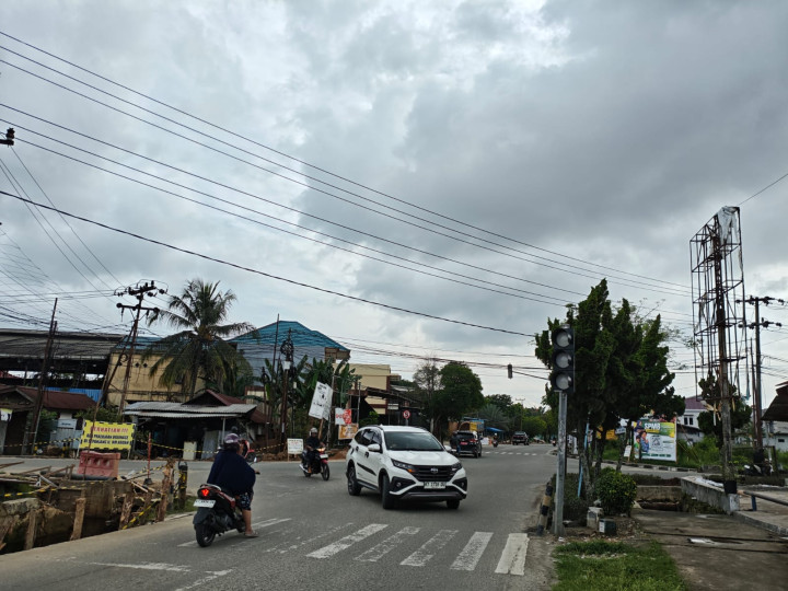 Traffic Light Simpang 4 Pisangan Padam, Macet di Jam Padat Kendaraan