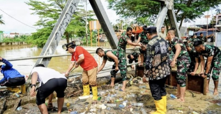 Agus Haris Tinjau Banjir di Bontang Utara: 21 RT Terendam, Warga Harus Tetap Waspada