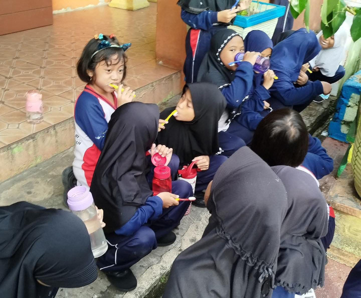 Aksi Jumat Bersih di SD Negeri 002 Bontang Selatan Layak Jadi Contoh; Tanamkan Kebersihan Diri Sejak Dini