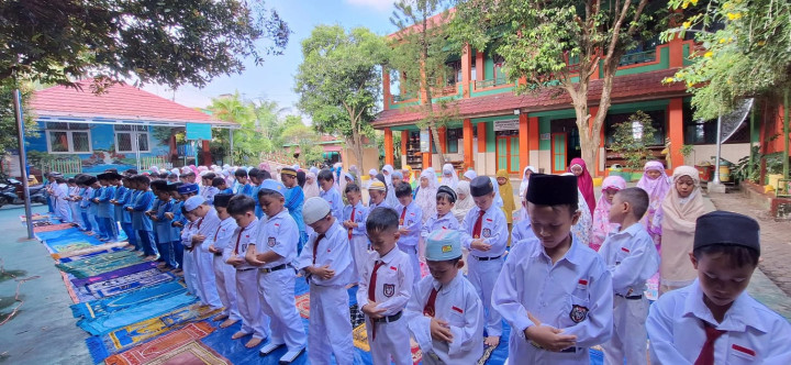 Disdikbud Apresiasi Program Salat Duha di SD 005 Bontang Utara; Harmoni Akademik dan Akhlak