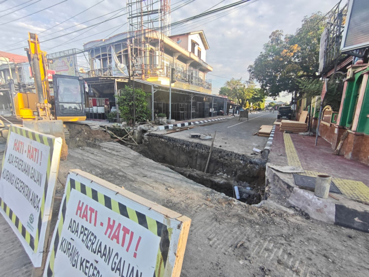 Jalan Sendawar Bontang Baru Ditutup Sepekan karena Ada Proyek Drainase
