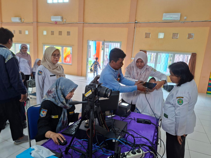 Jemput Bola, Disdukcapil Rekam Biometrik 16 Siswa SLB Bontang