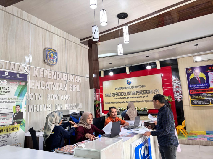Komitmen Inovasi Layanan, Disdukcapil Bontang Raih Dua Penghargaan di BIA 2025