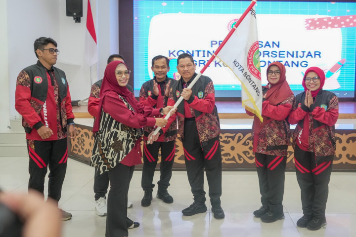 Lepas Kontingen PGRI ke PORSENIJAR 2025, Wali Kota Tekankan Sportivitas dan Marwah Guru